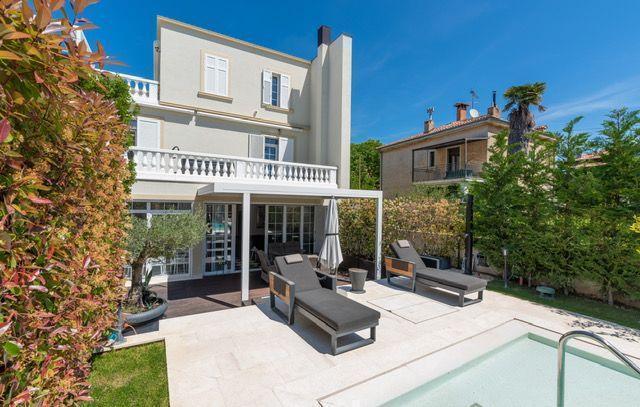 Image No.2-6 Bed Property for sale