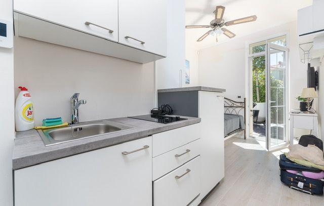 Image No.22-6 Bed Property for sale