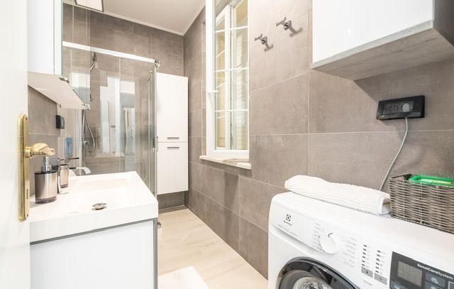 Image No.24-6 Bed Property for sale