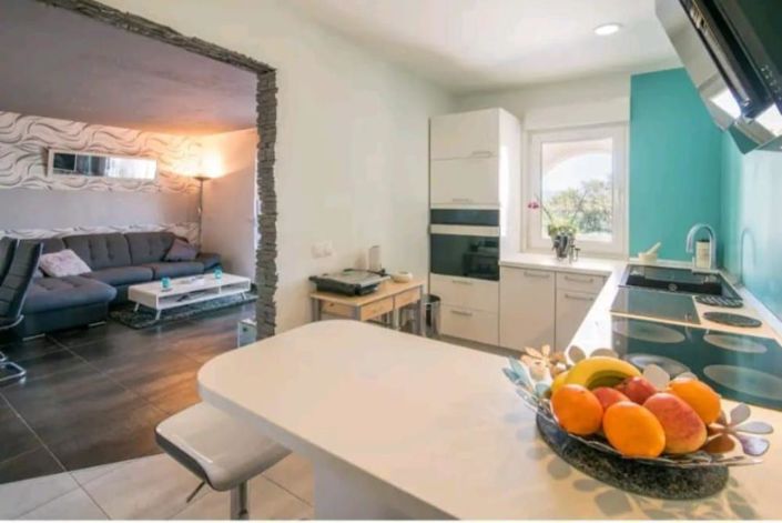 Image No.7-6 Bed Property for sale