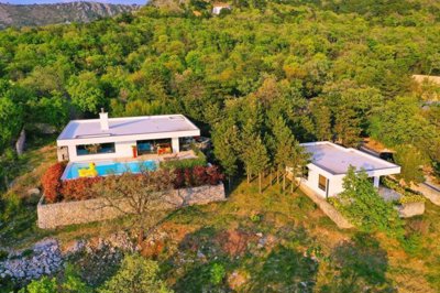 1 - Kostrena, Property