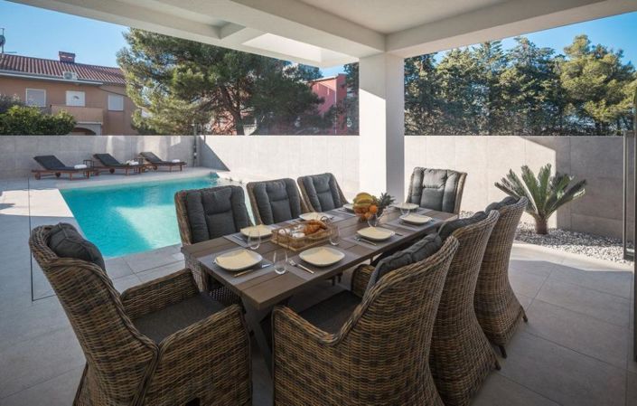 Image No.12-4 Bed Property for sale