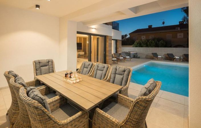 Image No.17-4 Bed Property for sale