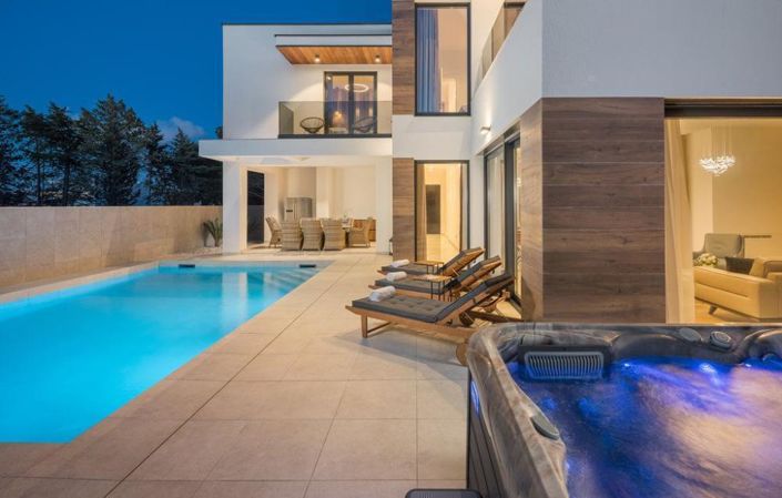 Image No.18-4 Bed Property for sale