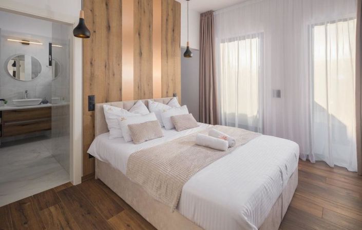 Image No.22-4 Bed Property for sale