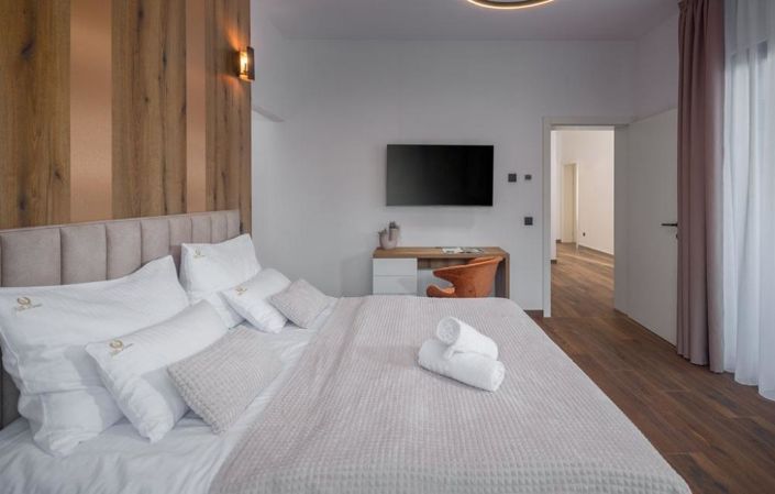 Image No.25-4 Bed Property for sale