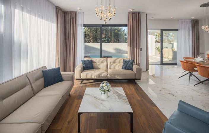 Image No.5-4 Bed Property for sale