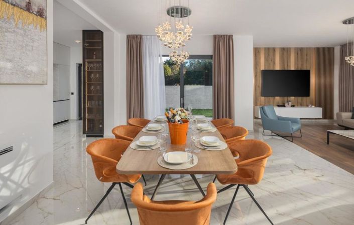 Image No.8-4 Bed Property for sale