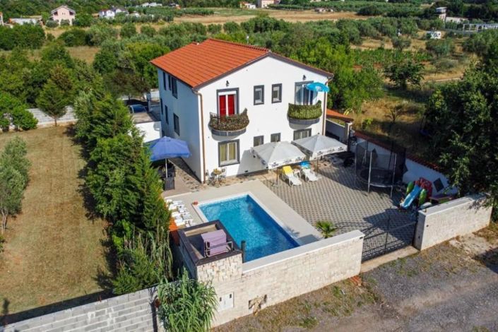 Image No.1-5 Bed Property for sale