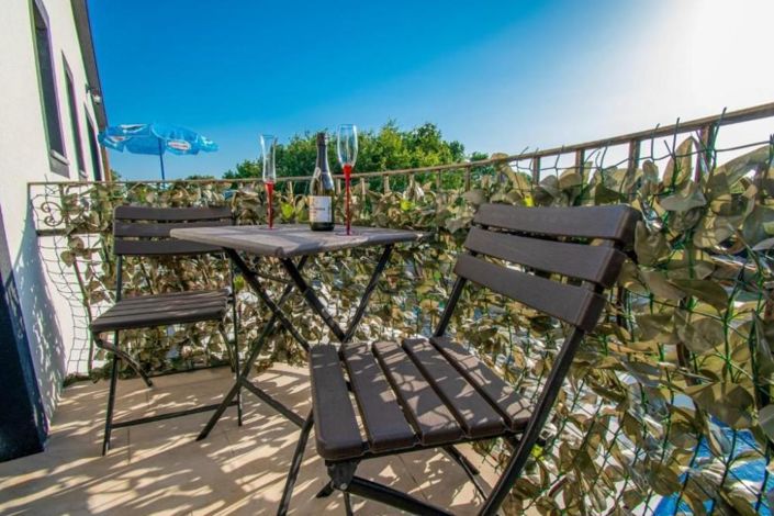 Image No.22-5 Bed Property for sale