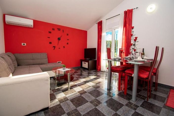 Image No.5-5 Bed Property for sale