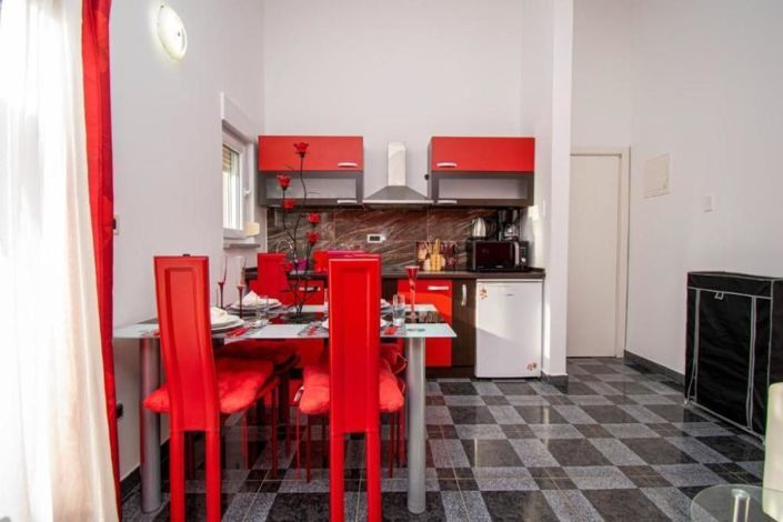 Image No.6-5 Bed Property for sale