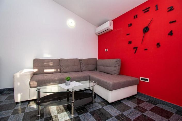 Image No.9-5 Bed Property for sale