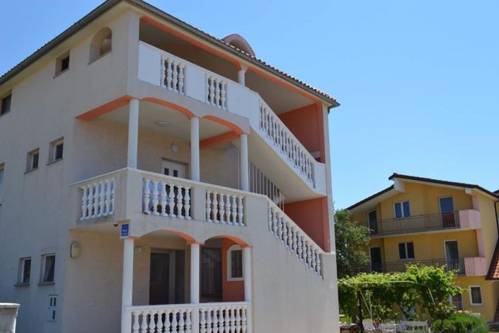 Image No.1-7 Bed Property for sale