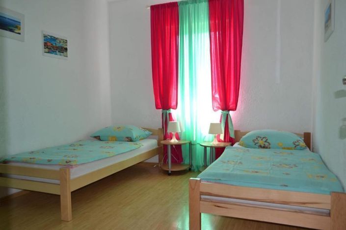 Image No.13-7 Bed Property for sale