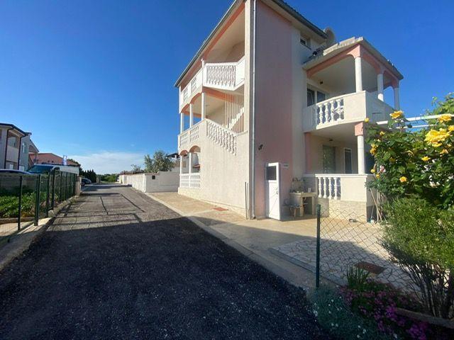 Image No.2-7 Bed Property for sale