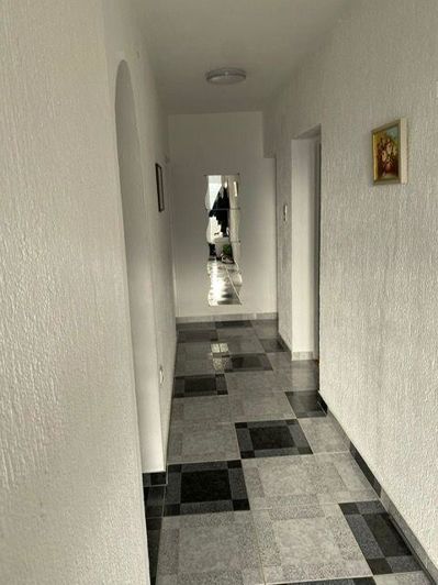 Image No.8-7 Bed Property for sale