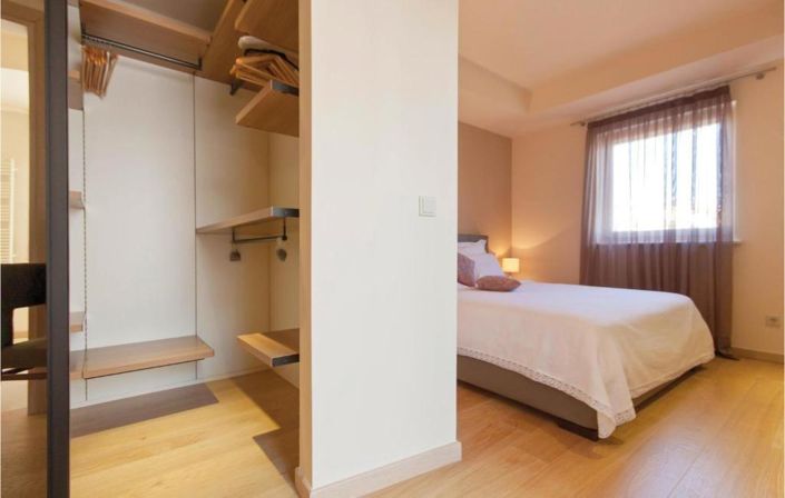 Image No.20-3 Bed Property for sale