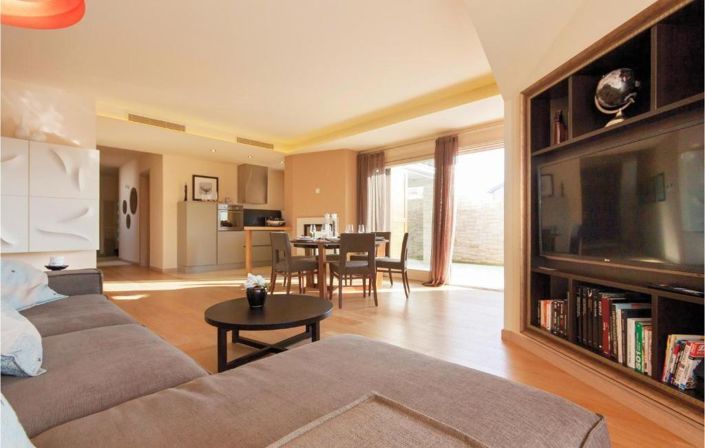 Image No.8-3 Bed Property for sale