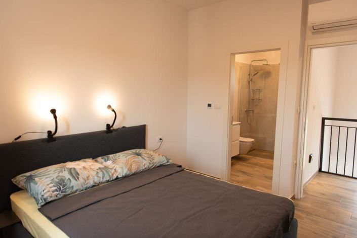 Image No.10-3 Bed Property for sale