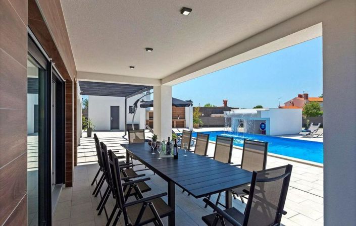 Image No.16-6 Bed Property for sale