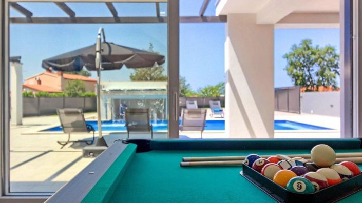 Image No.18-6 Bed Property for sale