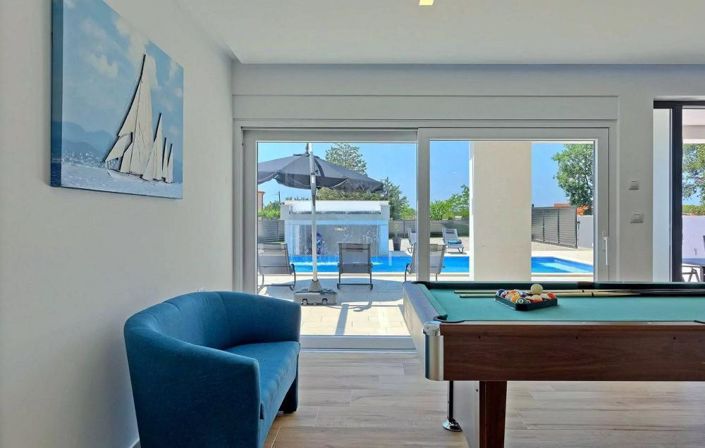 Image No.19-6 Bed Property for sale