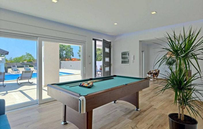 Image No.20-6 Bed Property for sale