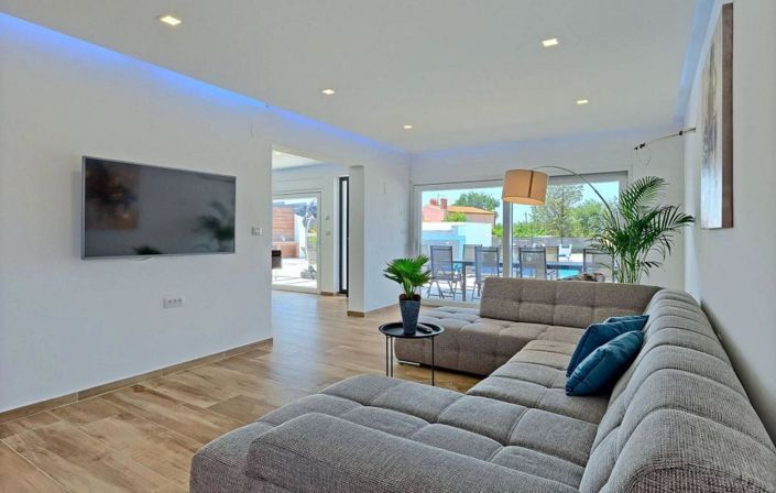 Image No.21-6 Bed Property for sale