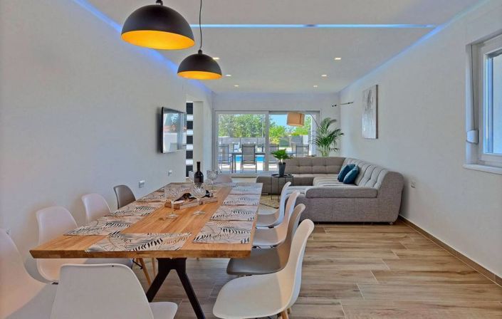 Image No.25-6 Bed Property for sale