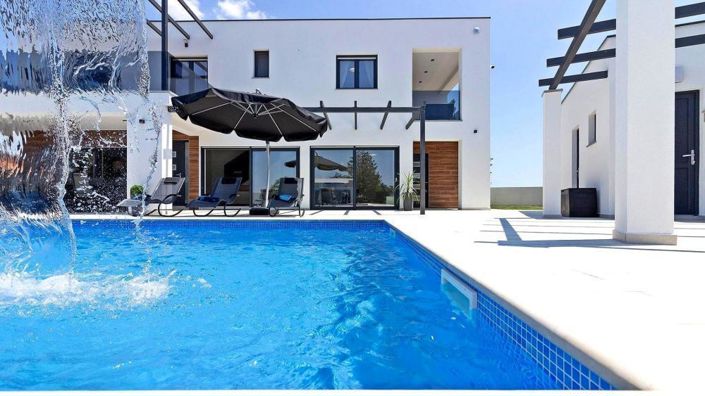 Image No.3-6 Bed Property for sale