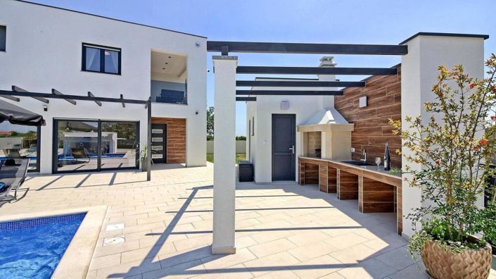 Image No.4-6 Bed Property for sale