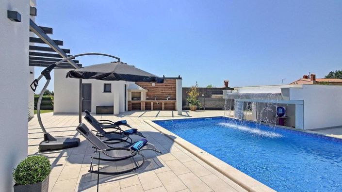 Image No.7-6 Bed Property for sale