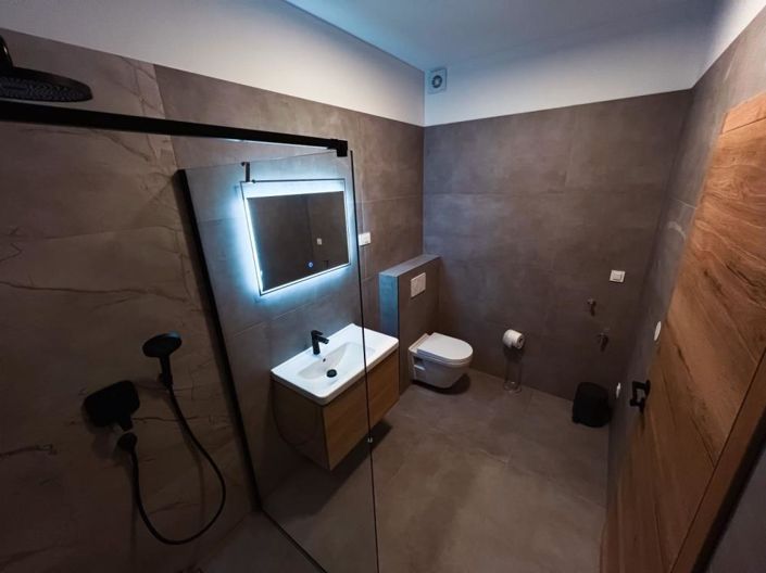 Image No.19-3 Bed Property for sale