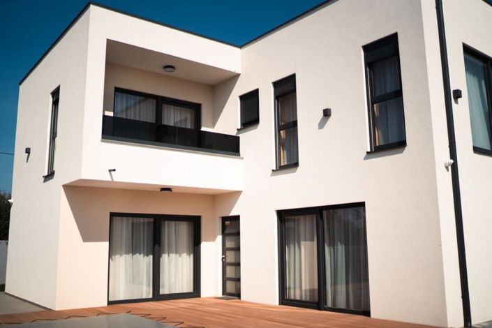 Image No.3-3 Bed Property for sale