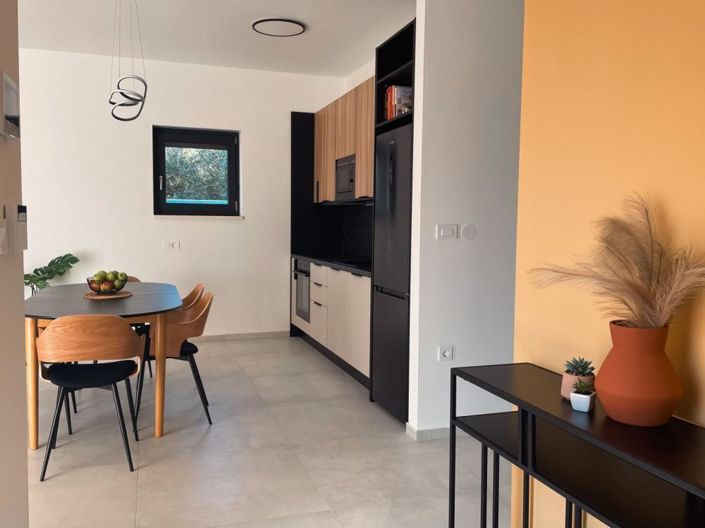 Image No.8-3 Bed Property for sale