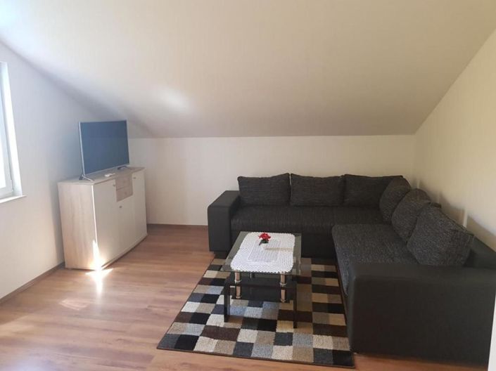 Image No.10-7 Bed Property for sale