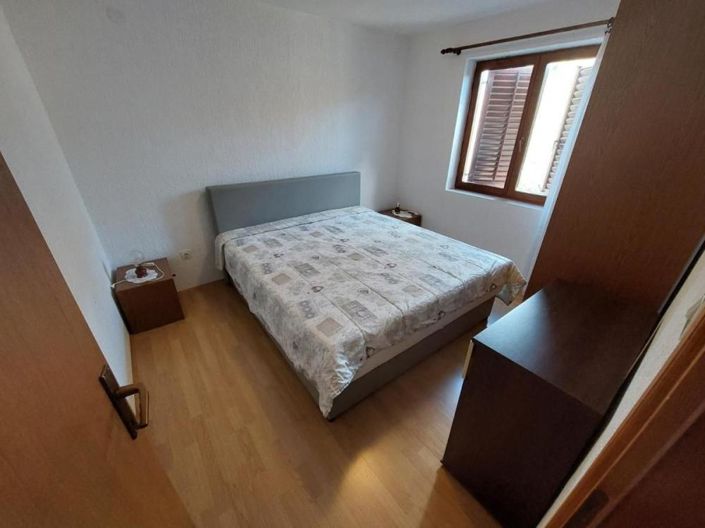 Image No.12-7 Bed Property for sale