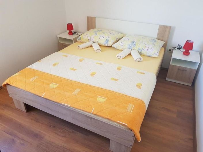 Image No.13-7 Bed Property for sale