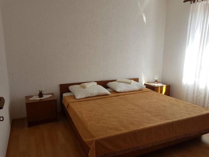 Image No.14-7 Bed Property for sale