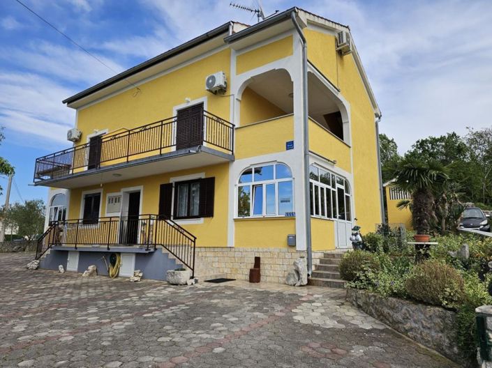 Image No.18-7 Bed Property for sale