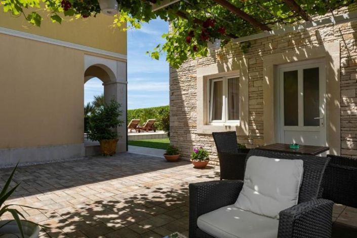 Image No.11-11 Bed Property for sale