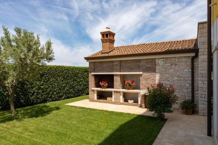 Image No.13-11 Bed Property for sale