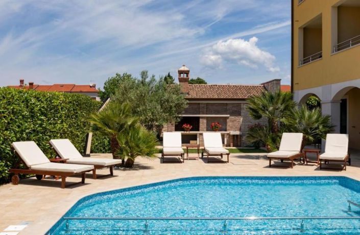 Image No.4-11 Bed Property for sale