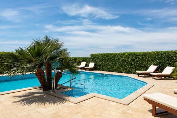 Image No.5-11 Bed Property for sale