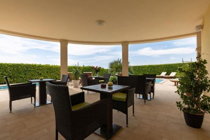 Image No.9-11 Bed Property for sale