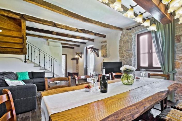 Image No.10-4 Bed Property for sale