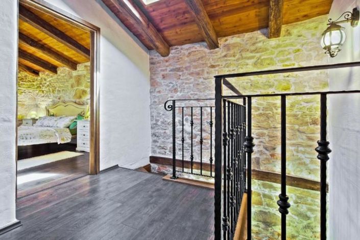 Image No.19-4 Bed Property for sale