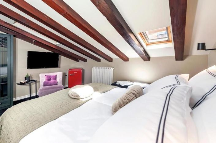 Image No.23-5 Bed Property for sale