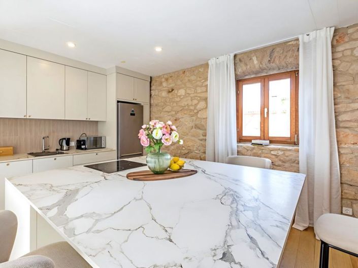 Image No.10-5 Bed Property for sale